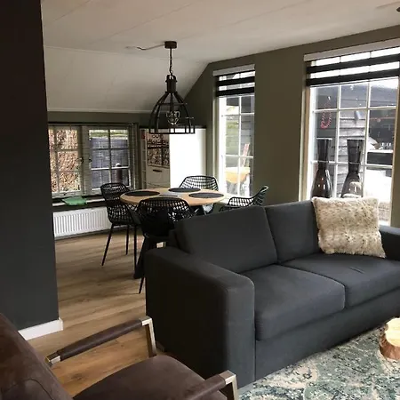 בית נופש Veluws Rietgedekt Bungalow